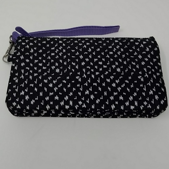 thirty-one Handbags - NWOT Thirty-one Black and White Wristlet/Clutch